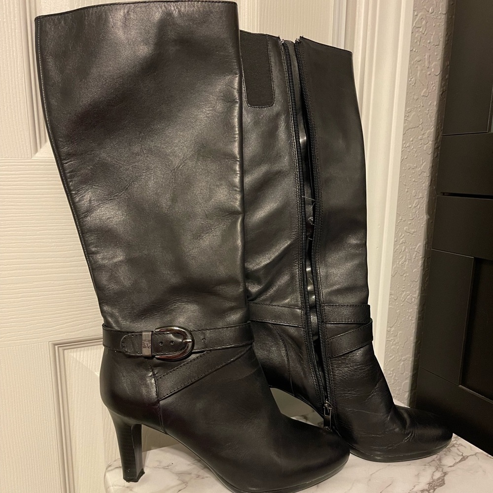 Most adorable womens size 7.5 black heeled boots
